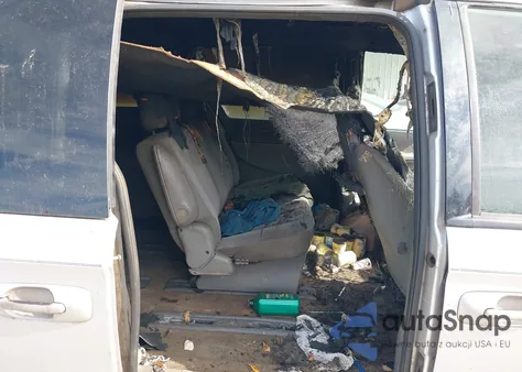 2005 Chrysler Town & Country из США, поврежденный, VIN 1C4GP45R95B295247